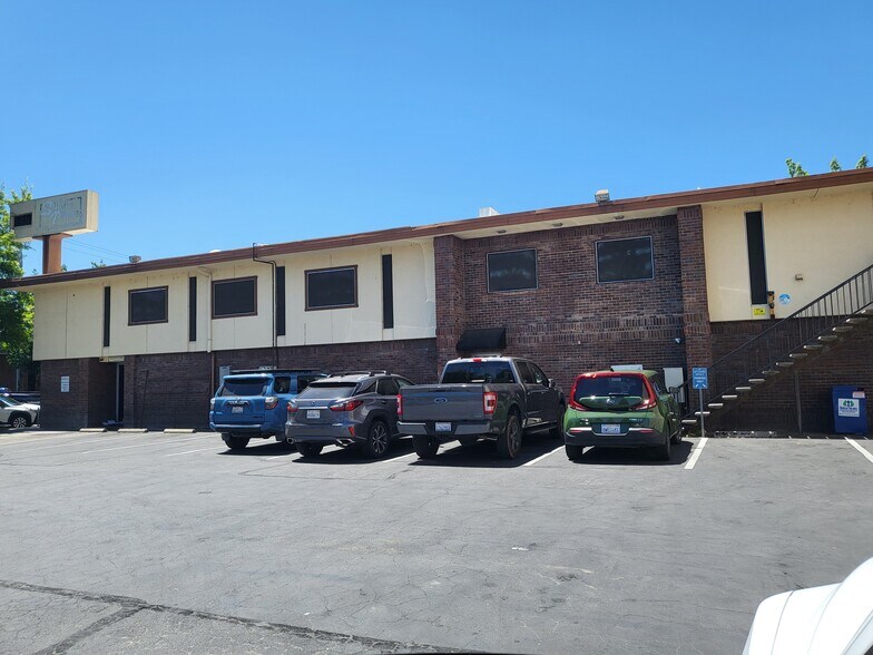 More Photos Of 1767 Market St, Redding Loft Creative Space For Lease