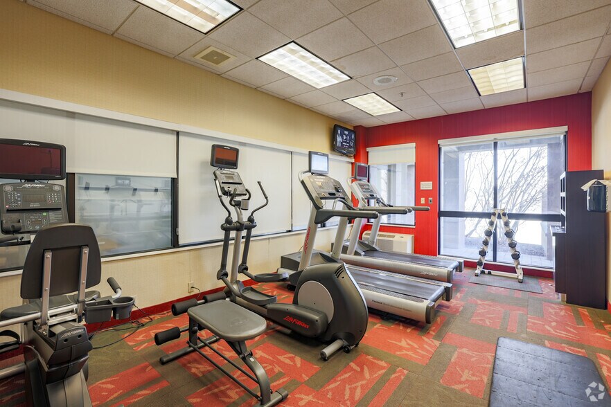 More Photos Of 2 Convention Center Dr, Altoona Hotel For Sale