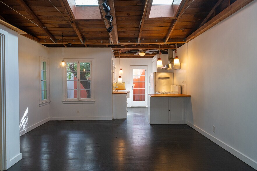 More Photos Of 2008-2020 Strongs Dr, Venice Apartments For Sale