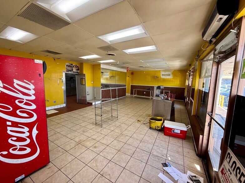 More Photos Of 445 E Anaheim St, Wilmington Unknown For Lease