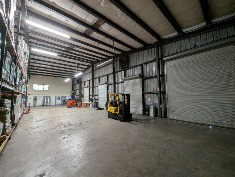 More Photos Of 9055 17th Pl, Vero Beach Warehouse For Sale