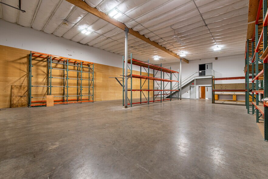 More Photos Of 3535 Del Webb Ave NE, Salem Warehouse For Lease