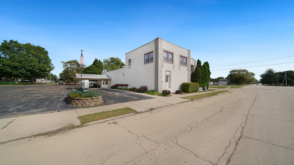 More Photos Of 110 E Dixon St, Polo Specialty For Sale