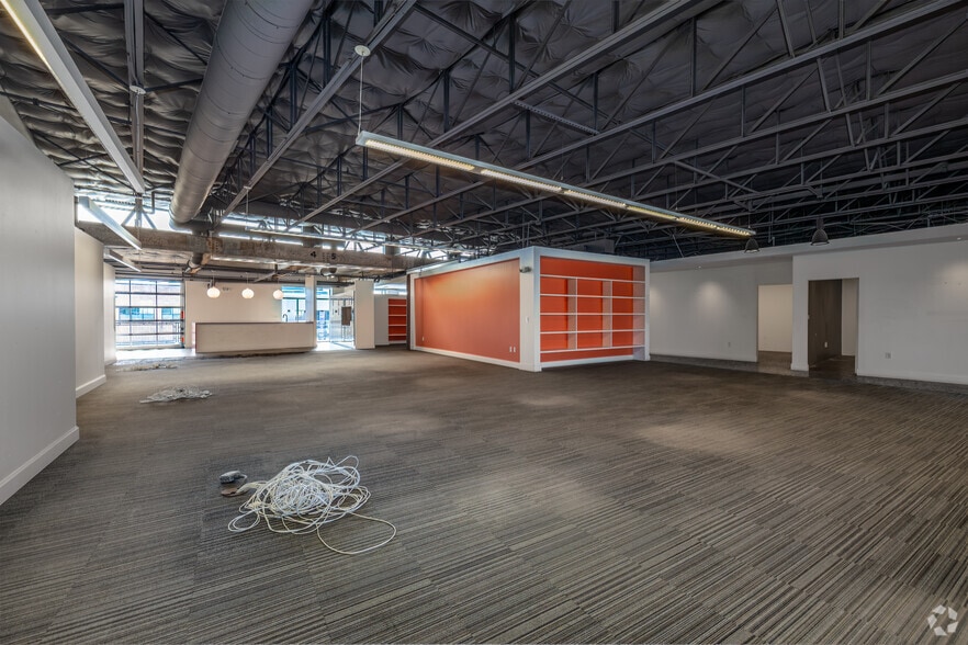 More Photos Of 2001 Irving Blvd, Dallas Showroom For Sale