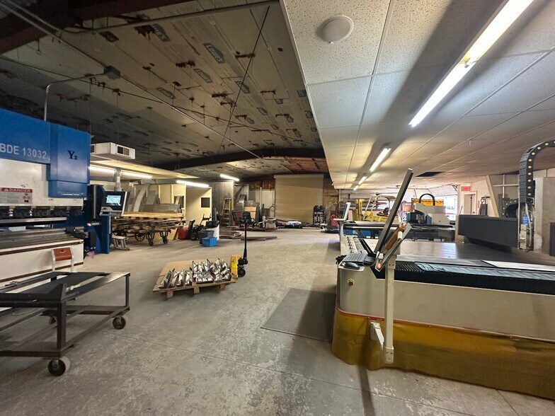 More Photos Of 1035-1037 Montgomery St S, Syracuse Light Manufacturing For Sale