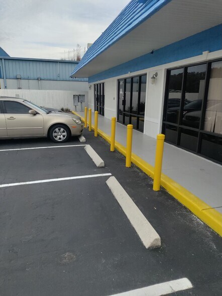 More Photos Of 15220-15236 E Colonial Dr, Orlando Freestanding For Lease