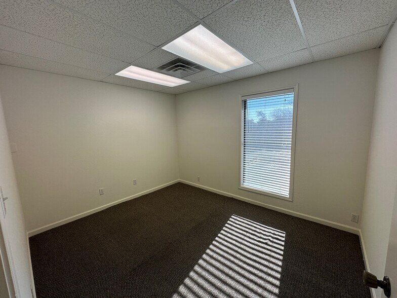 More Photos Of 12343 Hymeadow Dr, Austin Office For Sale