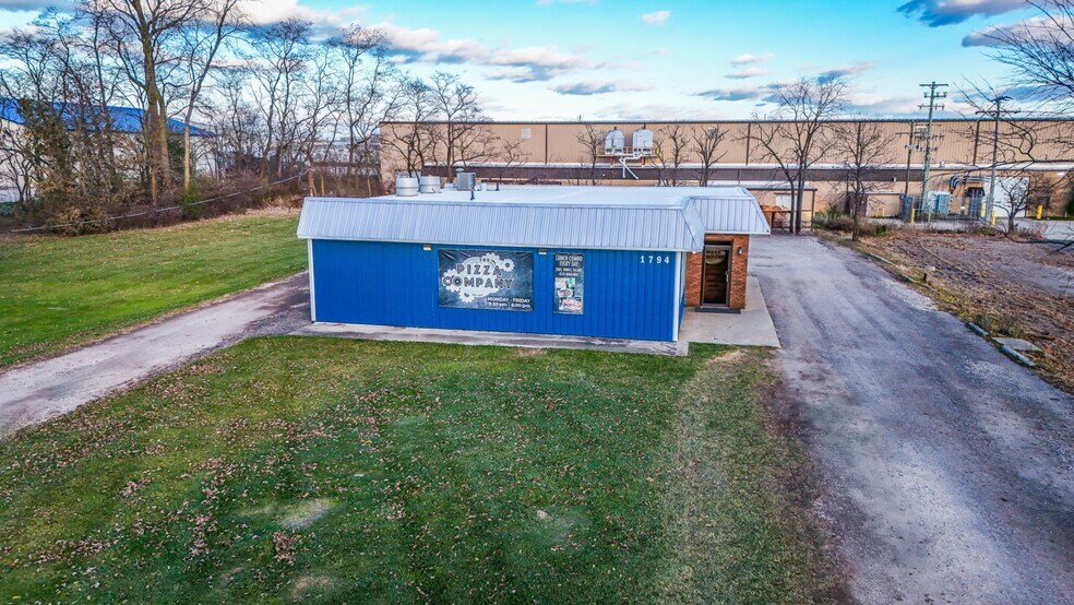 More Photos Of 1794 Harrington Memorial Rd, Mansfield Bar For Sale