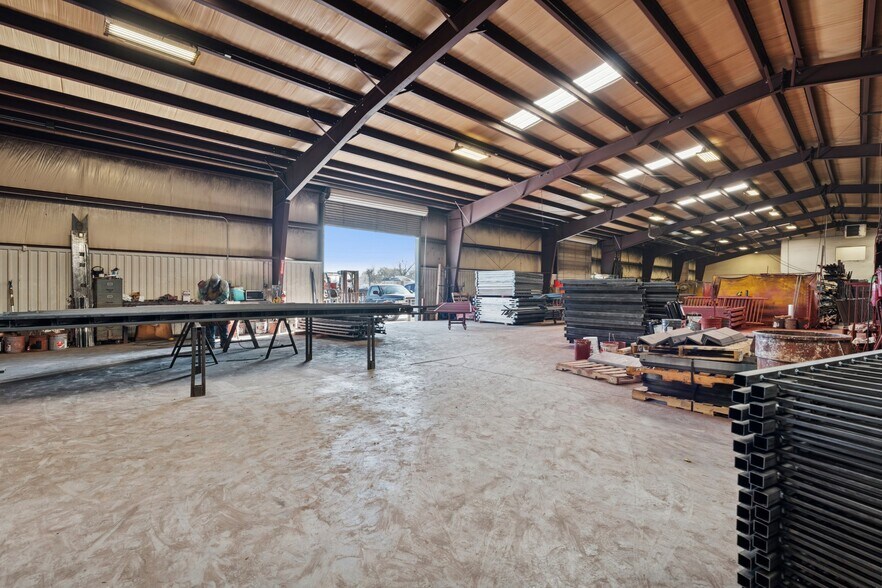More Photos Of 2627 SW 22nd St, Oklahoma City Warehouse For Sale