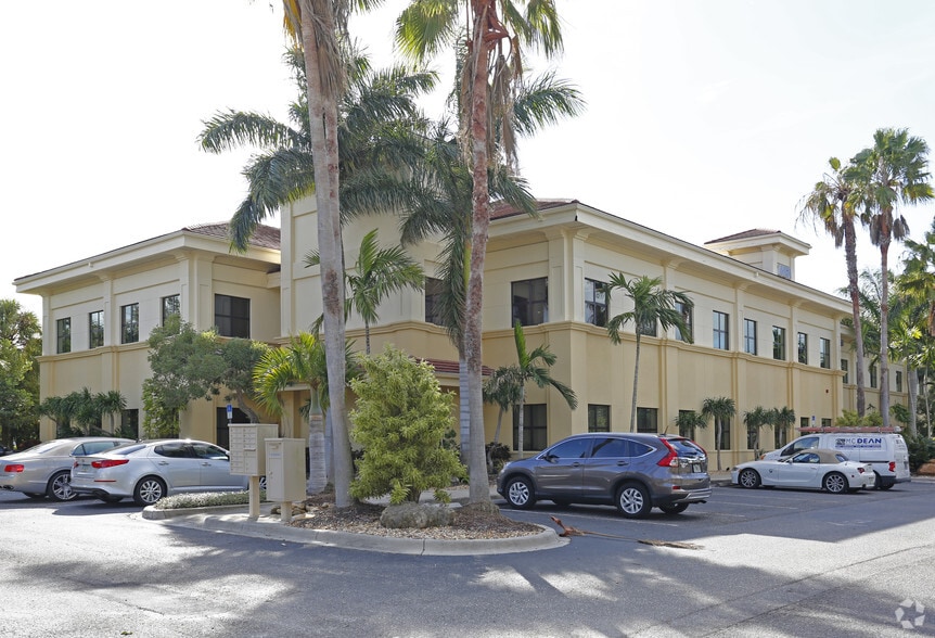 More Photos Of 8430 Enterprise Cir, Bradenton Office For Lease