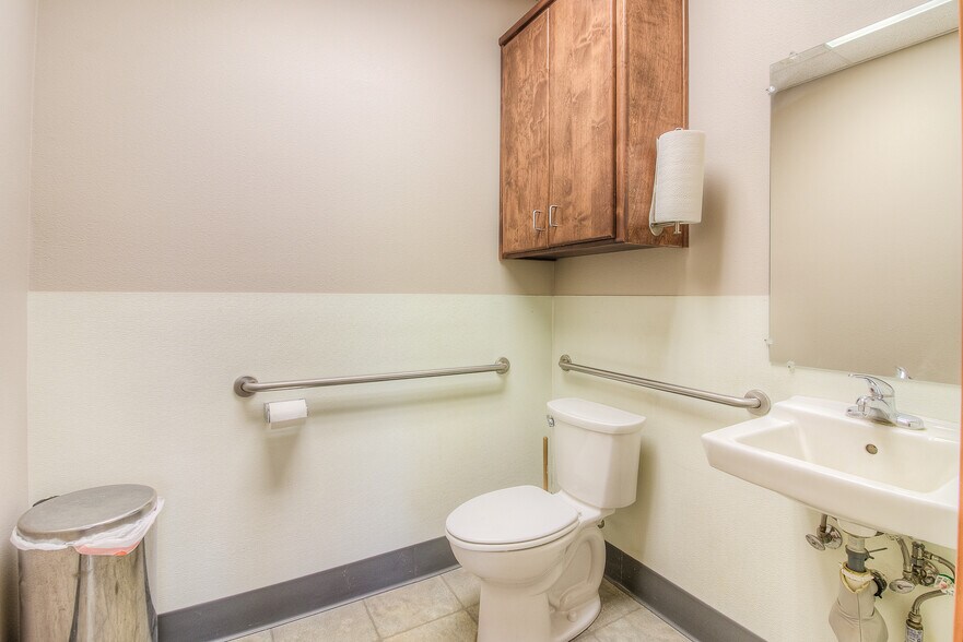 More Photos Of 445 Barnard Blvd, Sunnyside Office For Sale