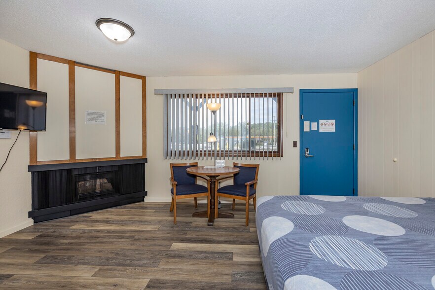 More Photos Of 6100 M-68 Hwy, Indian River Hotel For Sale