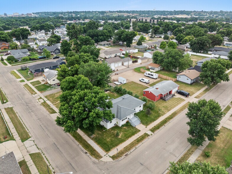 More Photos Of 118 21st St NW, Minot Multifamily For Sale