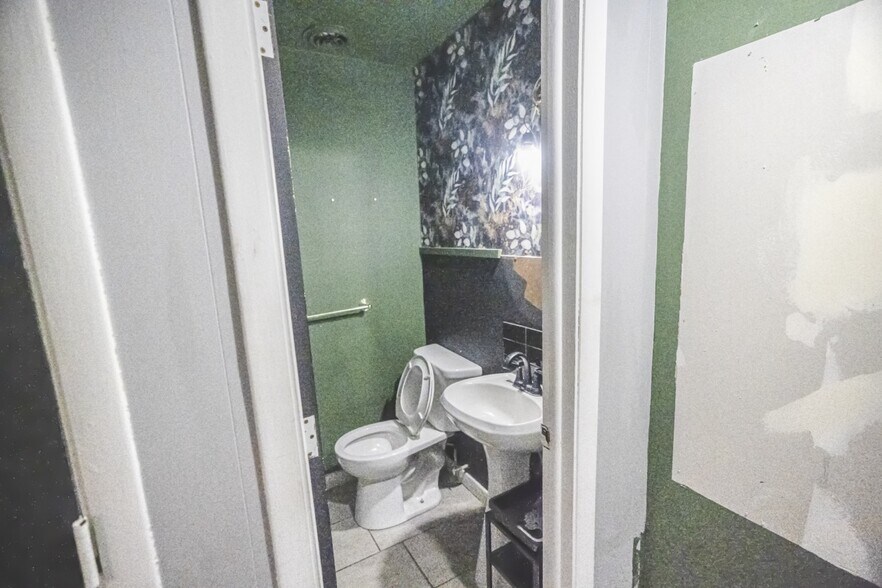 More Photos Of 1551 Plainfield Rd, Joliet Freestanding For Lease