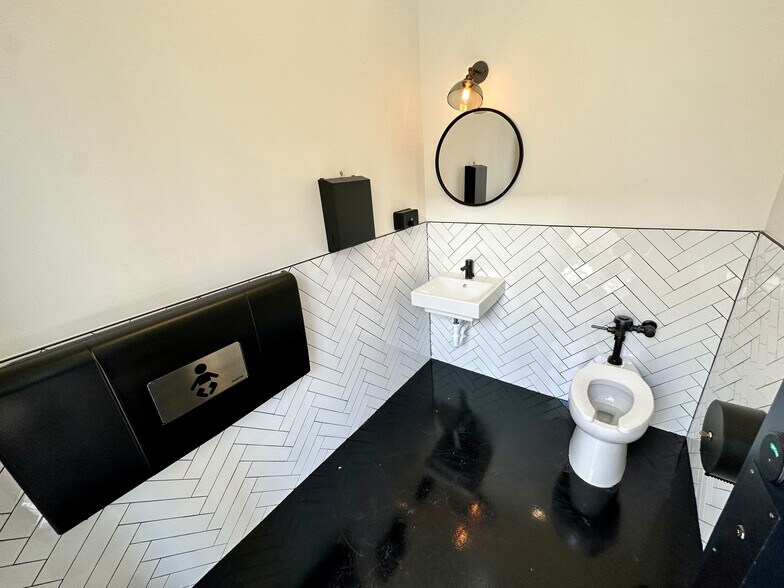 More Photos Of 801 N Broadway Ave, Oklahoma City Storefront Retail Office For Lease