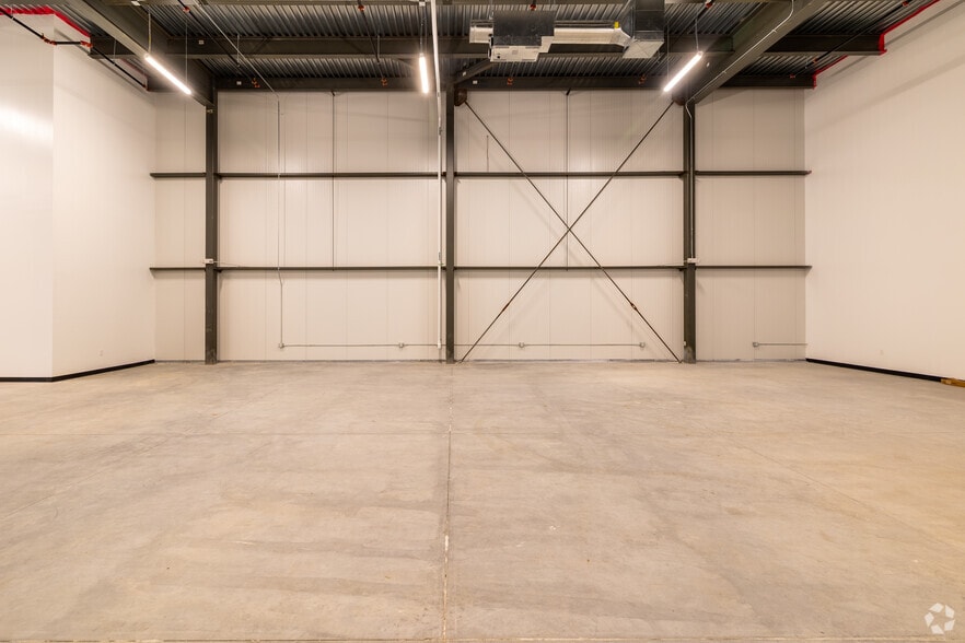 More Photos Of 683 Daniel Webster Hwy, Merrimack Warehouse For Lease