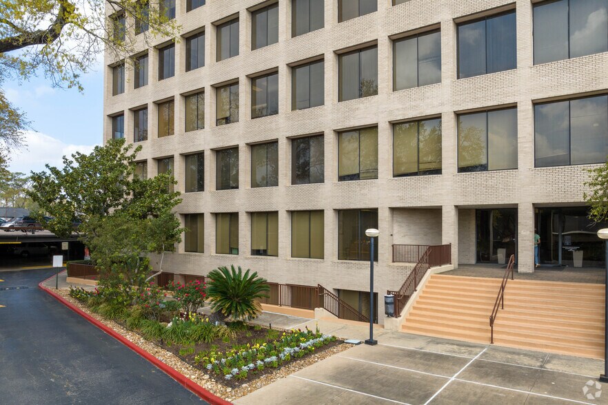 More Photos Of 701 N Post Oak Rd, Houston Office For Lease