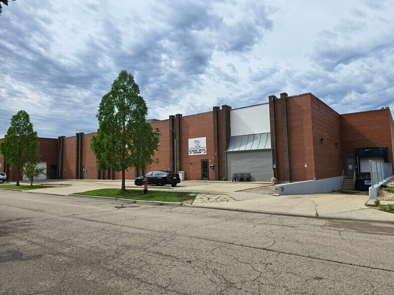 More Photos Of 4820 Washington St, Skokie Warehouse For Sale