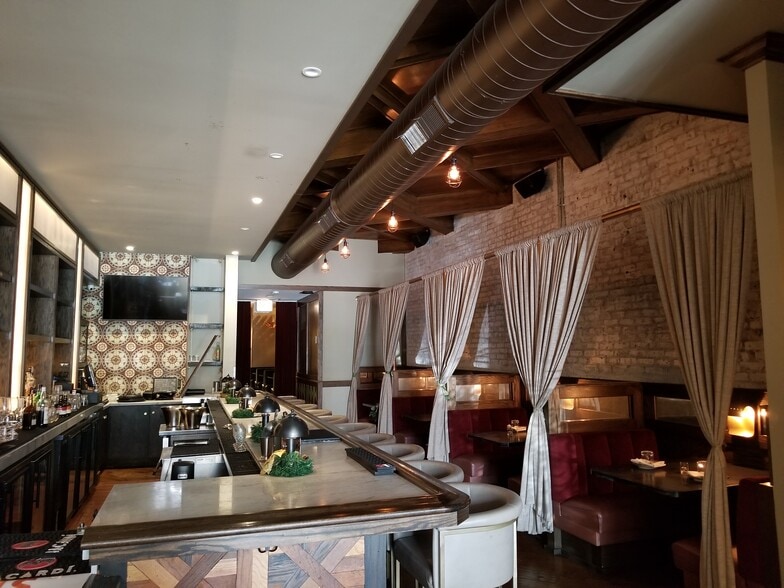 More Photos Of 738 W Randolph St, Chicago Storefront For Sale