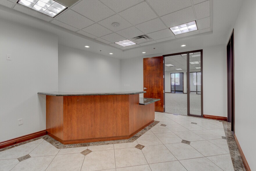 More Photos Of 5888 W Sunset Rd, Las Vegas Office For Sale