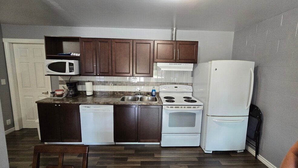 More Photos Of 101 Oak St, Fauquier Hotel For Sale