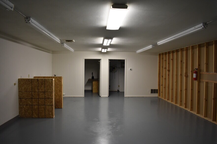 More Photos Of 1609 Plainfield Ave, Janesville Storefront Retail Office For Lease