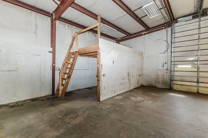 More Photos Of 3315 Central Ave, Winfield Warehouse For Sale