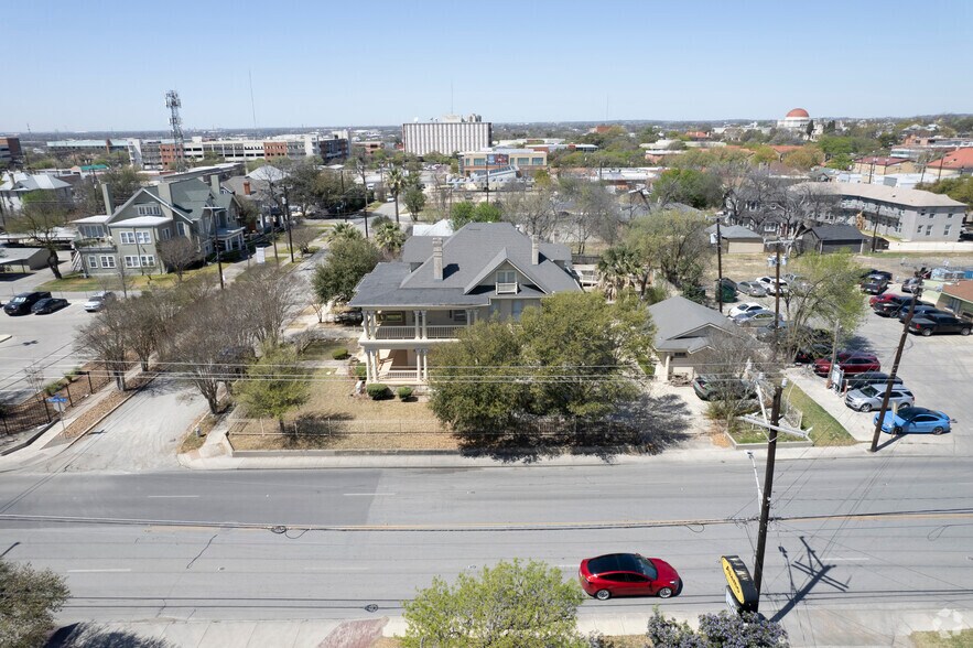 More Photos Of 225 E Locust St, San Antonio Office For Sale