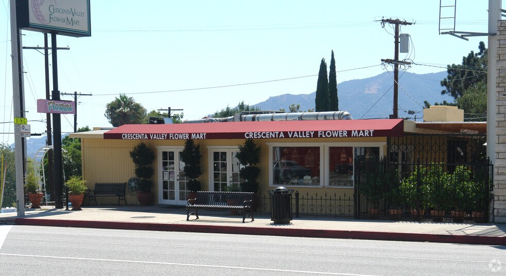 More Photos Of 2900 Foothill Blvd, La Crescenta Freestanding For Sale