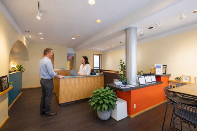 More Photos Of 15 N Gore Ave, Webster Groves Office For Lease