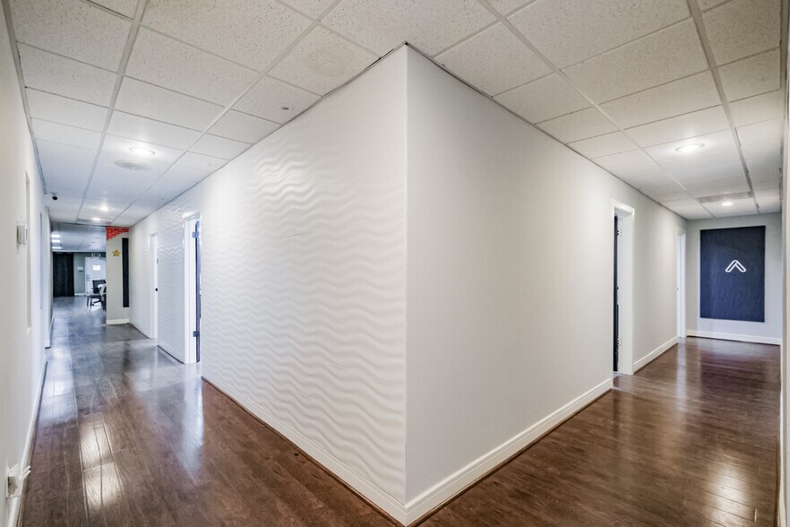 More Photos Of 8200 Westglen Dr, Houston Loft Creative Space For Lease