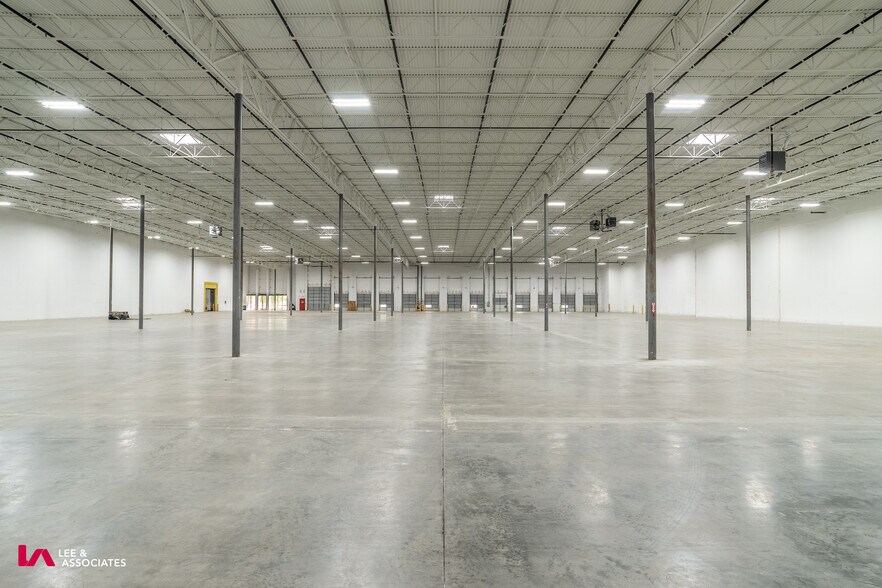 More Photos Of 1106 Citizens Pkwy, Morrow Warehouse For Lease