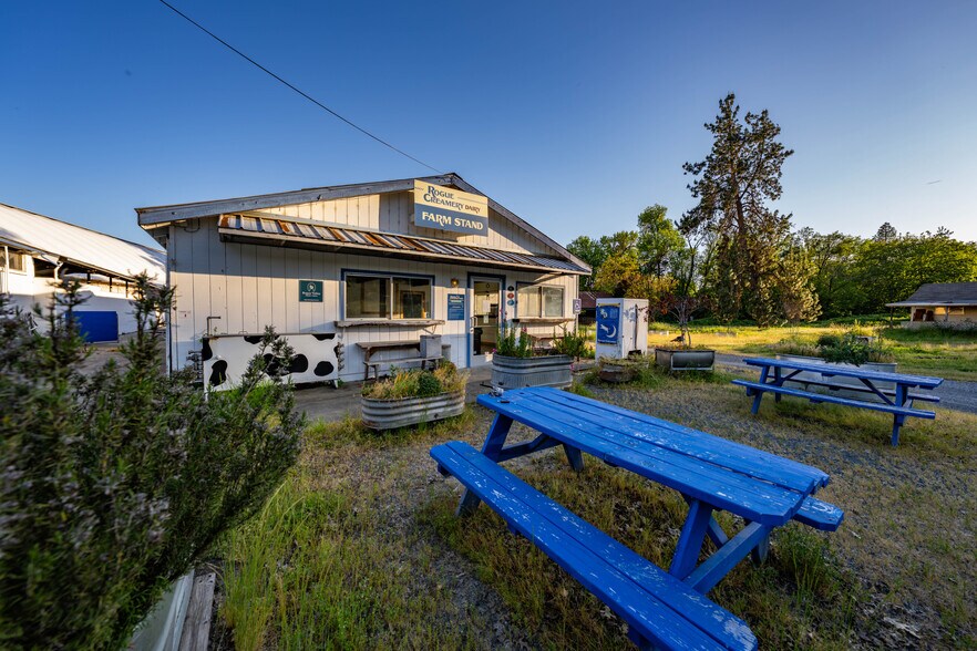 More Photos Of 6531 Lower River Rd, Grants Pass Specialty For Sale