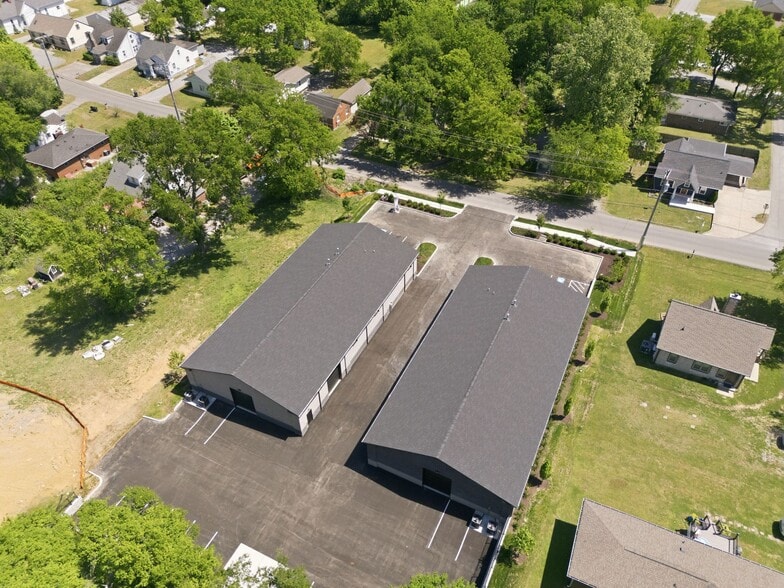 More Photos Of 136 Shivel Dr, Hendersonville Showroom For Sale