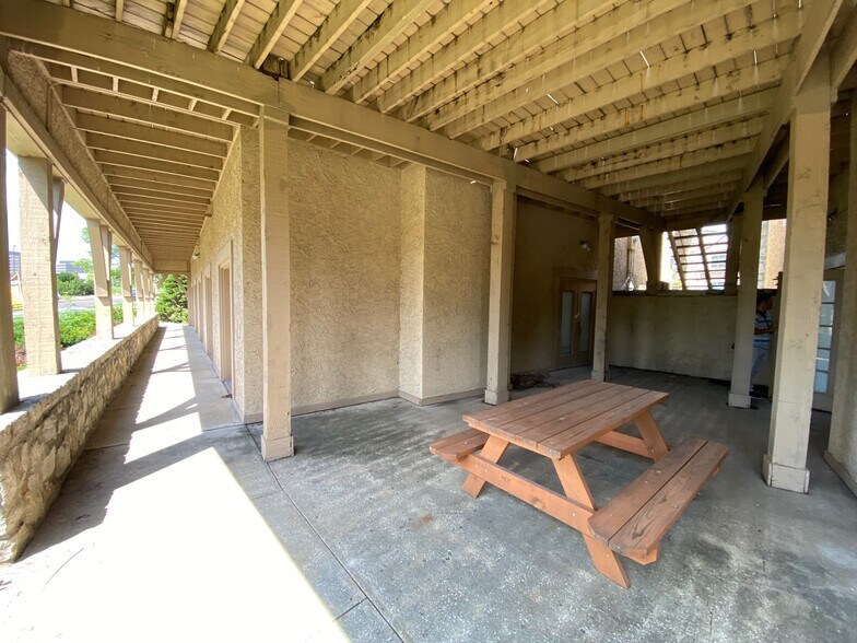 More Photos Of 6800 W 107th St, Overland Park Office For Sale