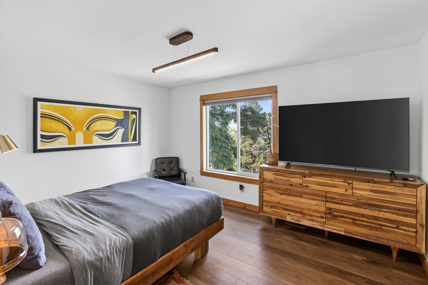 More Photos Of 407 Huskey Rd, Mosier Specialty For Sale