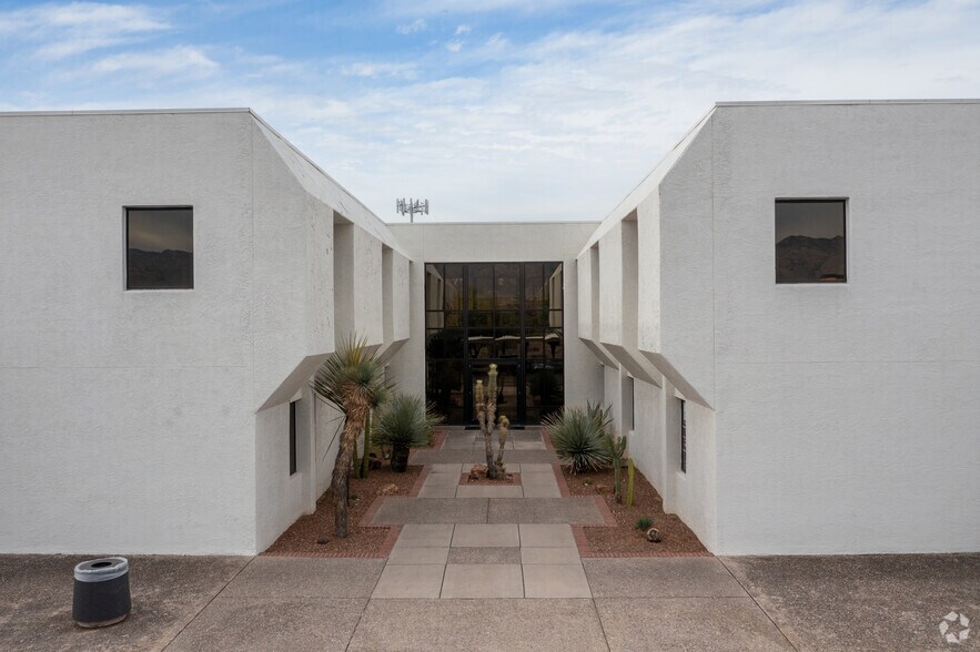 More Photos Of 2500 N Pantano Rd, Tucson Office For Sale