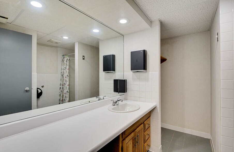 More Photos Of 32 E Mendota Rd, Inver Grove Heights Auto Dealership For Sale