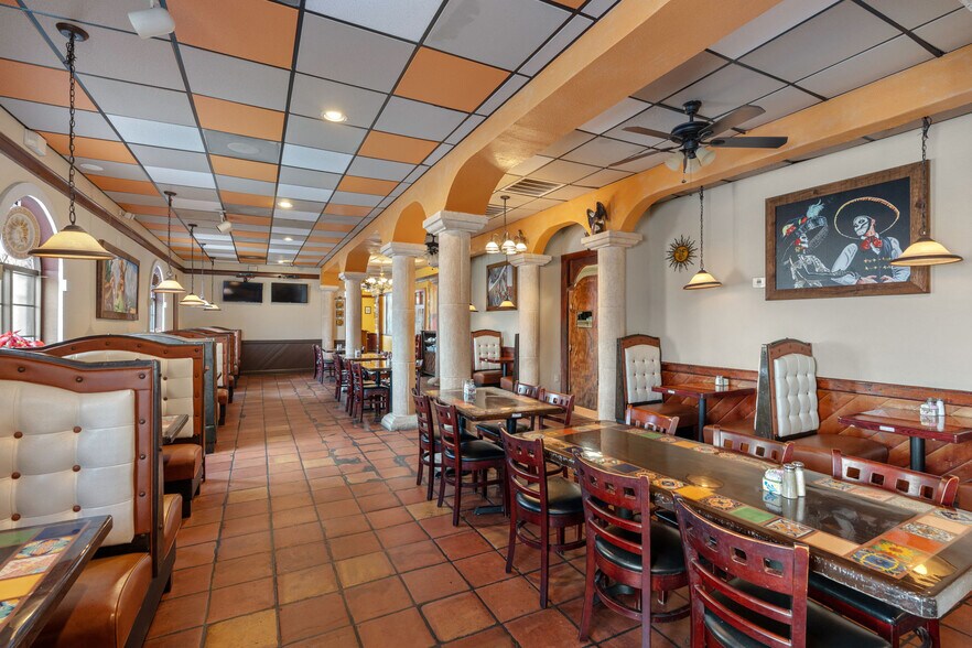More Photos Of 480 Mary Esther Blvd NW, Fort Walton Beach Restaurant For Sale