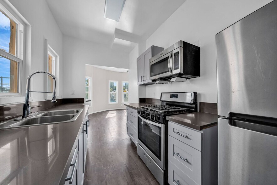 More Photos Of 3209 Descanso Dr, Los Angeles Apartments For Sale