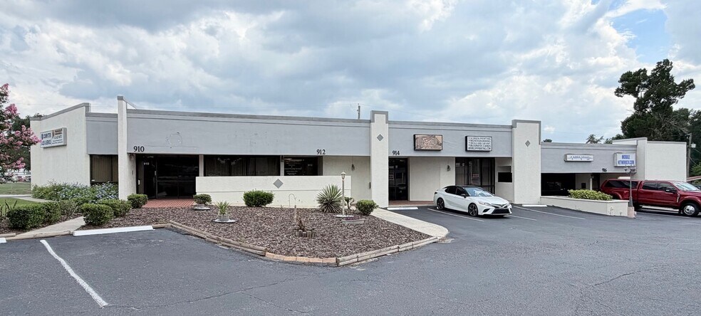 Primary Photo Of 910-918 Lithia Pinecrest Rd, Brandon Office For Lease