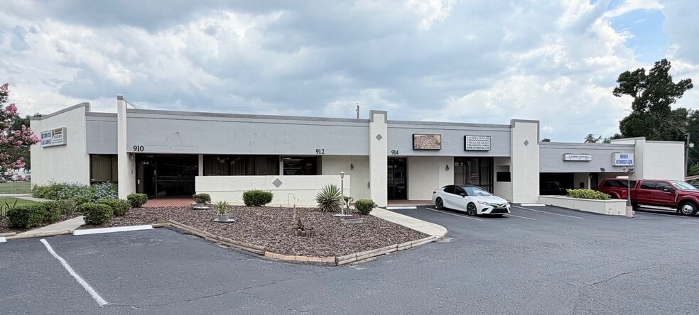 Primary Photo Of 910-918 Lithia Pinecrest Rd, Brandon Office For Lease