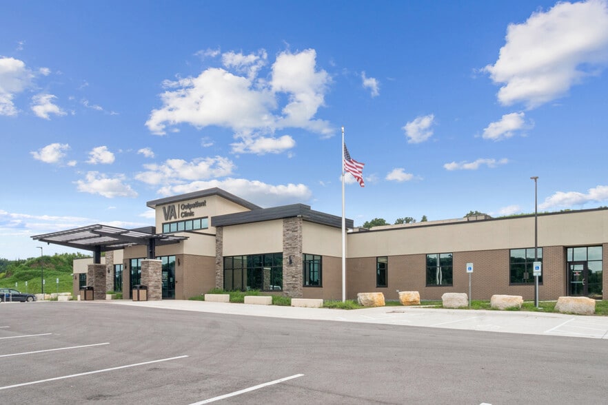 More Photos Of 1106 Military Blvd, Decorah Office For Sale