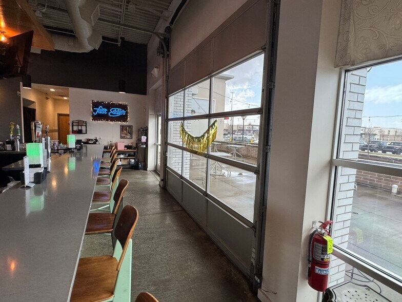 More Photos Of 7729 W Ridgewood Dr, Parma Restaurant For Lease