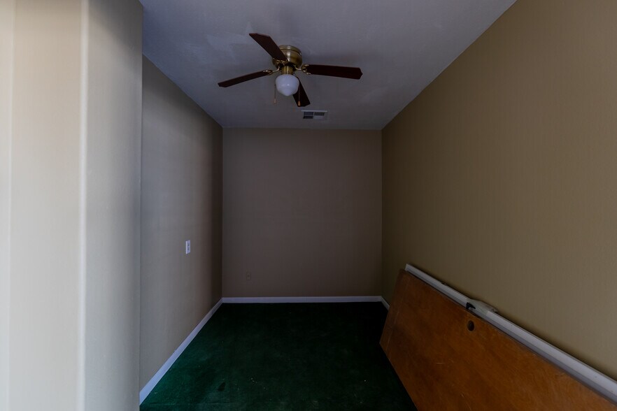 More Photos Of 221 N Cleveland Ave, Cushing Department Store For Sale