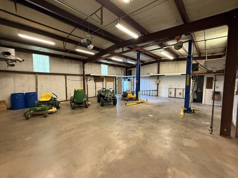 More Photos Of 1020 E Marshall Howard Blvd, Littlefield Warehouse For Sale