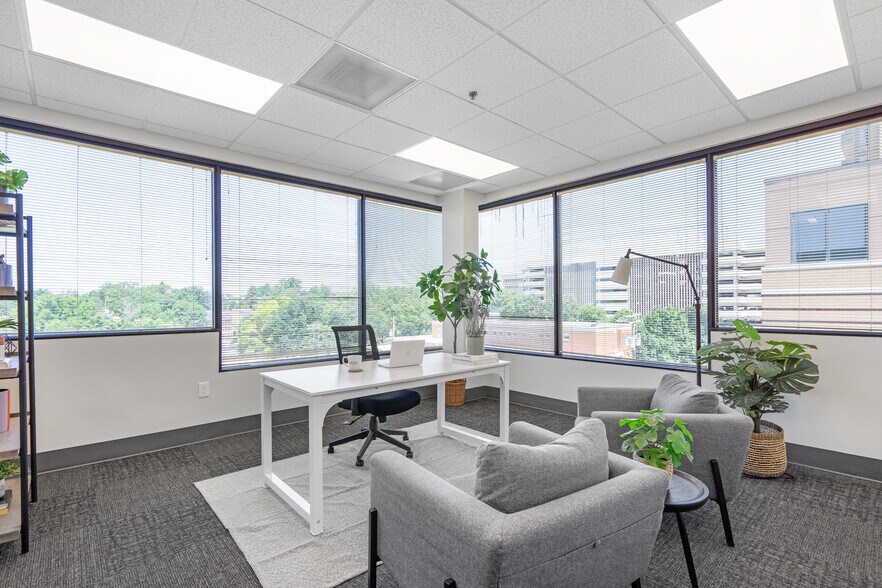More Photos Of 200 W Towsontown Blvd, Towson Coworking Space