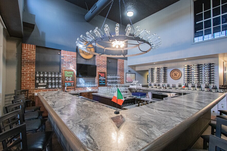 More Photos Of 104 Macomb Pl, Mount Clemens Restaurant For Sale