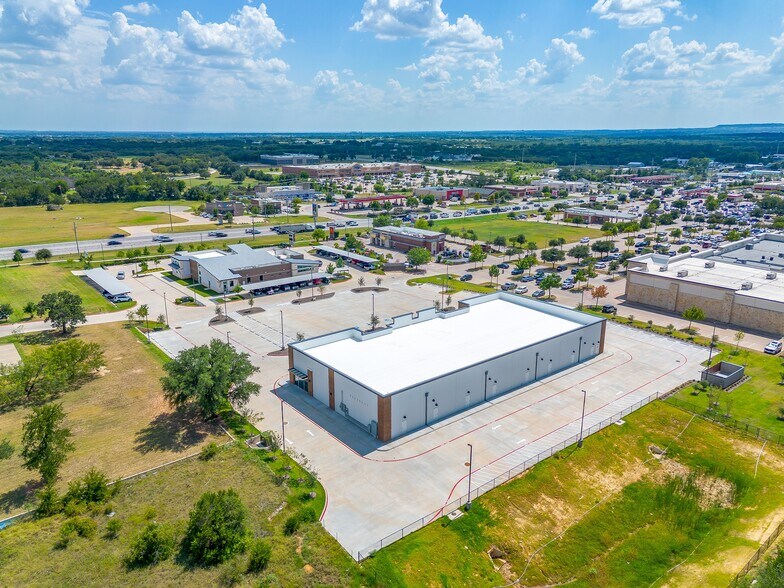 More Photos Of 4004 E US Highway 377, Granbury Freestanding For Lease