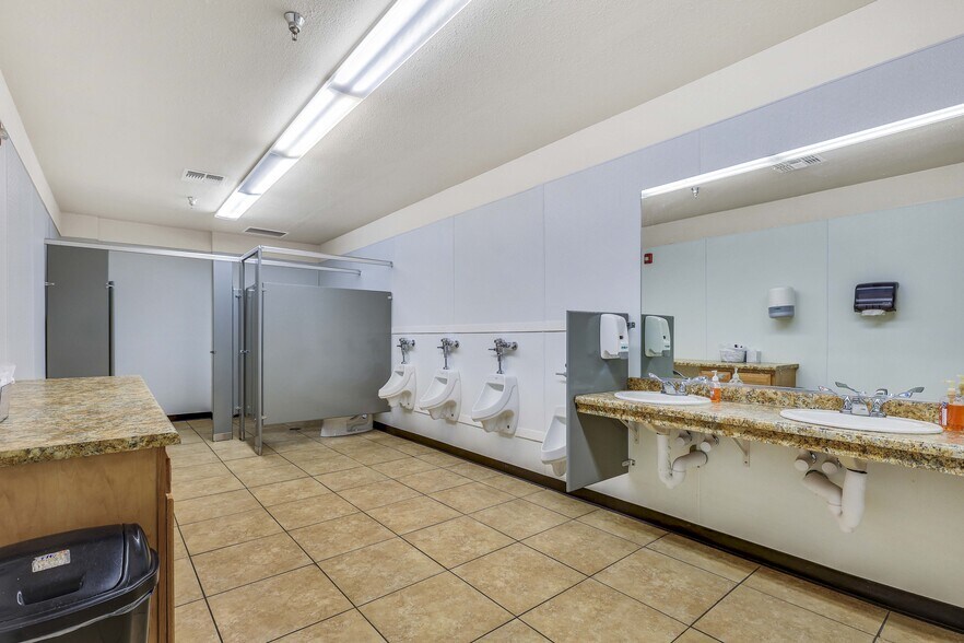 More Photos Of 201 N 4th St, Kingman Freestanding For Sale